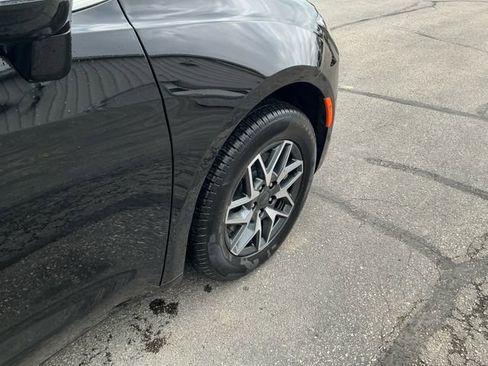 New 2027 Chrysler Pacifica Limited AWD/4WD image 18