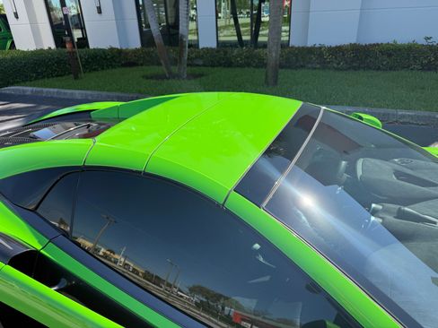 Used 2018 McLaren 570S Spider image 26