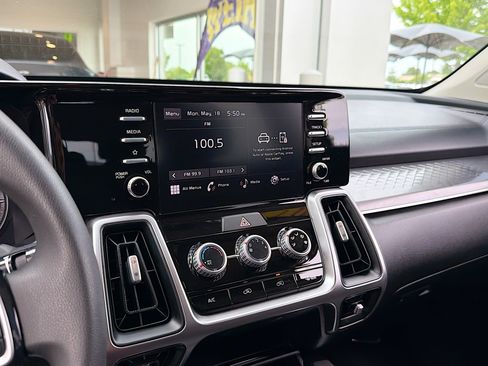 Used 2023 Kia Sorento LX FWD image 11