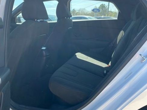 Used 2025 Hyundai Elantra SEL w/ Cargo Package image 9