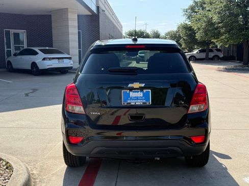 Used 2020 Chevrolet Trax LS w/ Tint and Cruise Package FWD image 4