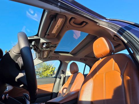 Used 2017 Alfa Romeo Giulia AWD image 10