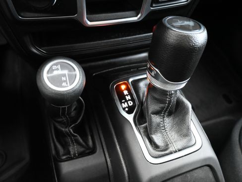 Used 2024 Jeep Wrangler Sport AWD/4WD image 24