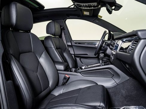 Certified 2025 Porsche Macan image 15