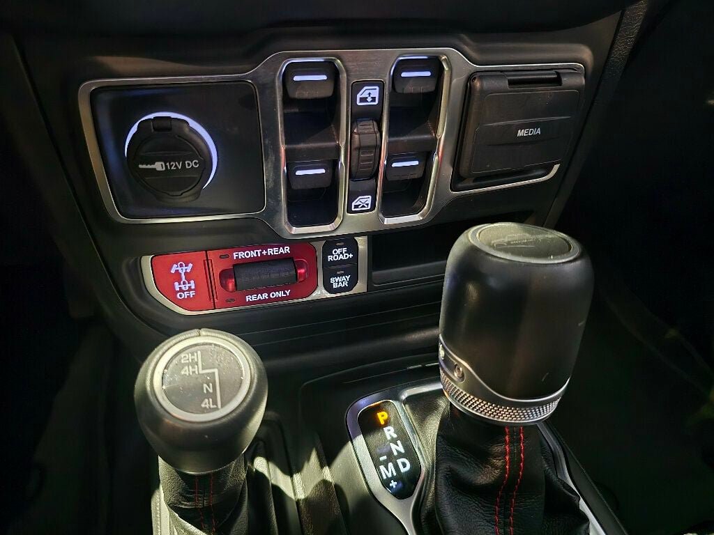 Used 2022 Jeep Gladiator Rubicon w/ LED Lighting Group AWD/4WD image 13