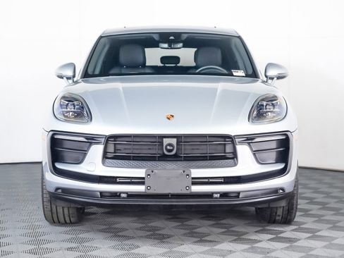 Certified 2025 Porsche Macan image 7