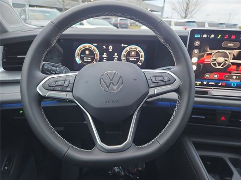 New 2026 Volkswagen Tiguan SE image 14