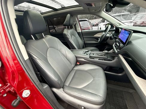 Used 2024 Toyota Grand Highlander Platinum image 32