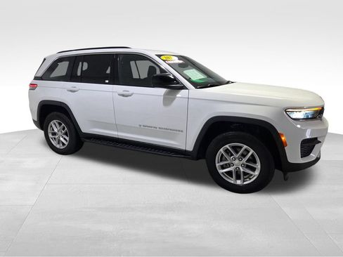Used 2024 Jeep Grand Cherokee Laredo X AWD/4WD image 25