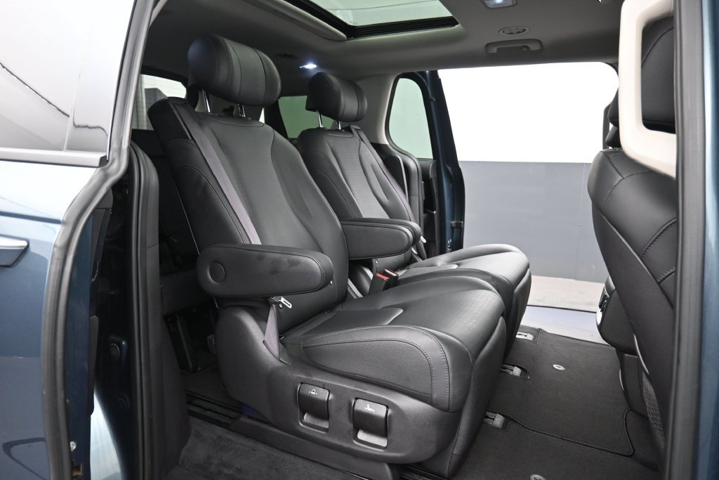 Used 2025 Kia Carnival SX Prestige FWD image 4