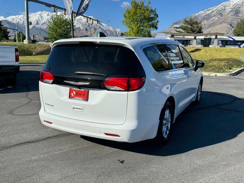 Used 2023 Chrysler Voyager LX FWD image 8