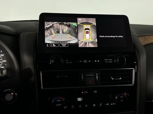 Used 2024 Nissan Armada SL image 16