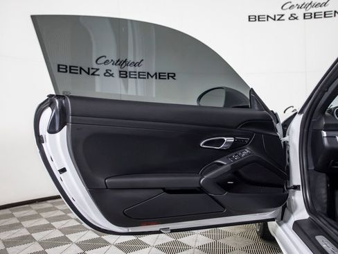 Used 2022 Porsche 718 Cayman RWD image 15