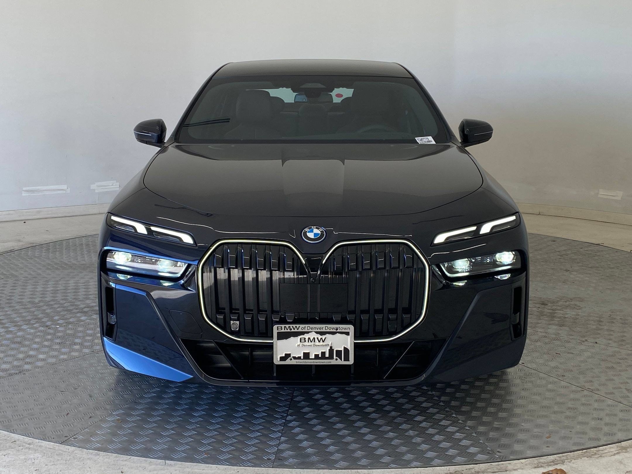 Used 2026 BMW 750e xDrive w/ Premium Package AWD/4WD image 5
