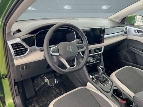 New 2026 Volkswagen Taos SE image 4