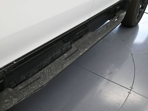 New 2025 GMC Hummer EV 2X image 12