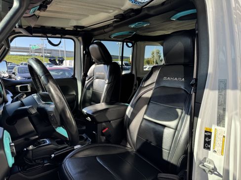 Used 2022 Jeep Wrangler Unlimited Sahara w/ Cold Weather Group image 33