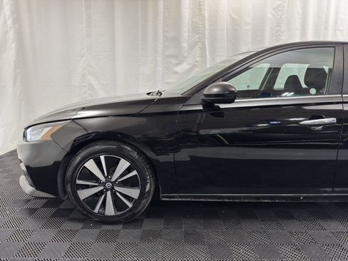 Used 2021 Nissan Altima 2.5 SV image 2