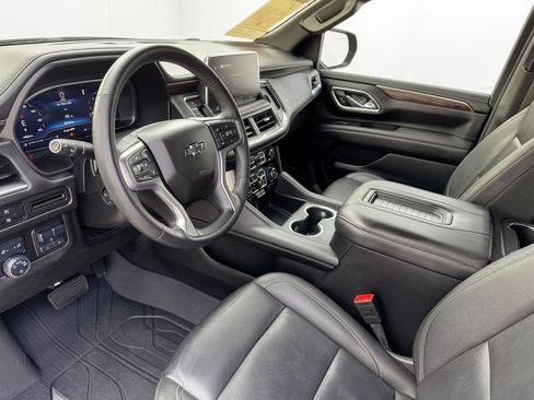 Certified 2024 Chevrolet Tahoe Z71 w/ Luxury Package AWD/4WD image 4