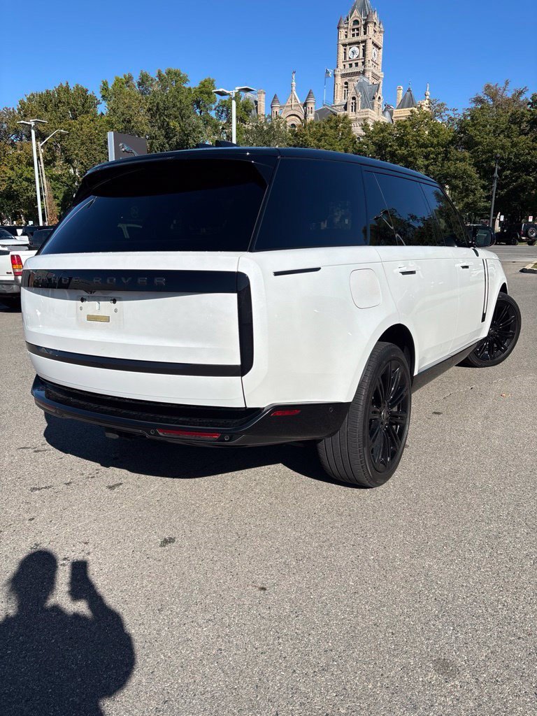 Used 2025 Land Rover Range Rover Long Wheelbase SE AWD/4WD image 9