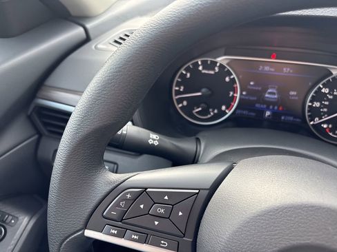 Used 2025 Nissan Altima 2.5 SV image 38