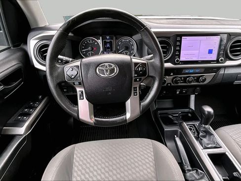 Certified 2022 Toyota Tacoma SR5 AWD/4WD image 6