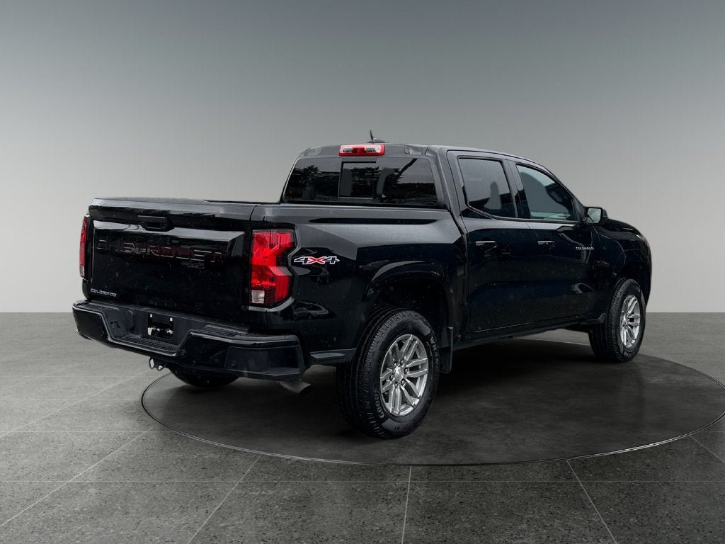 Used 2025 Chevrolet Colorado LT AWD/4WD image 10