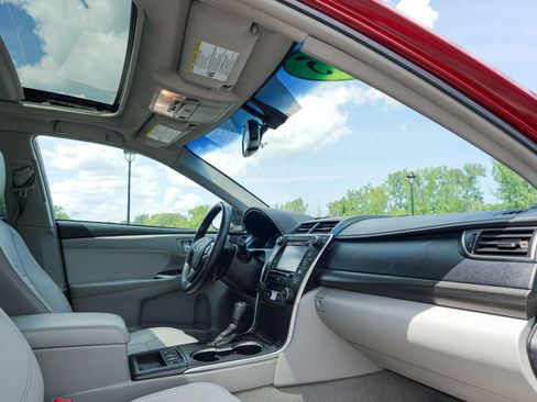 Used 2016 Toyota Corolla LE FWD image 17