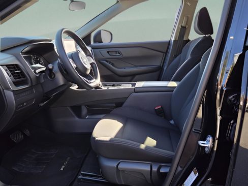 Used 2024 Nissan Rogue S FWD image 9