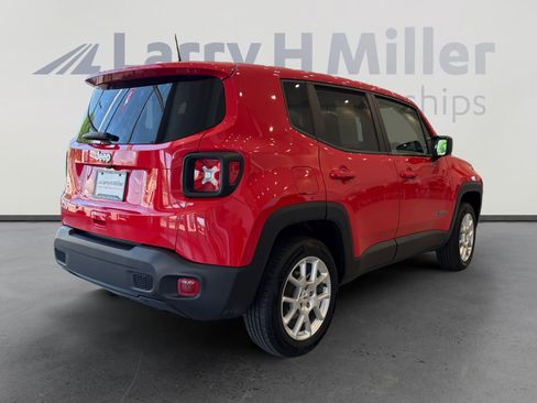 Used 2023 Jeep Renegade Latitude AWD/4WD image 5