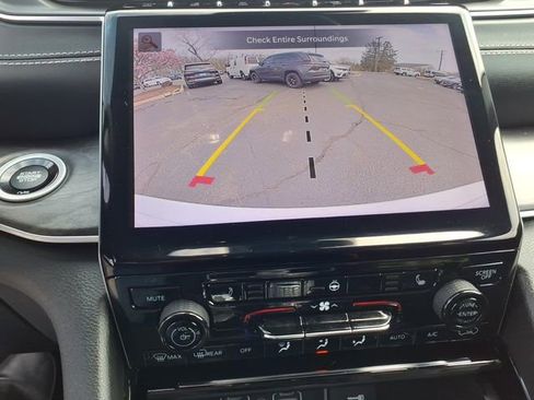 Certified 2023 Jeep Grand Cherokee Limited image 24