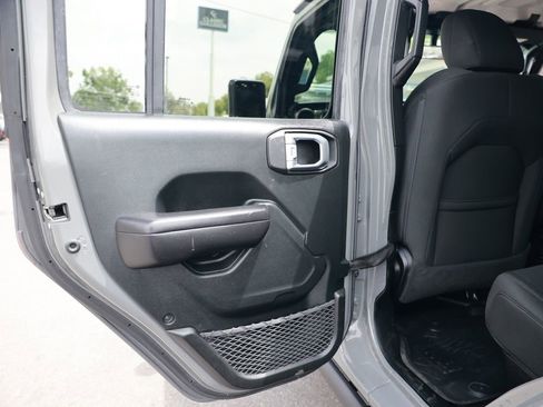 Used 2021 Jeep Gladiator Sport AWD/4WD image 37