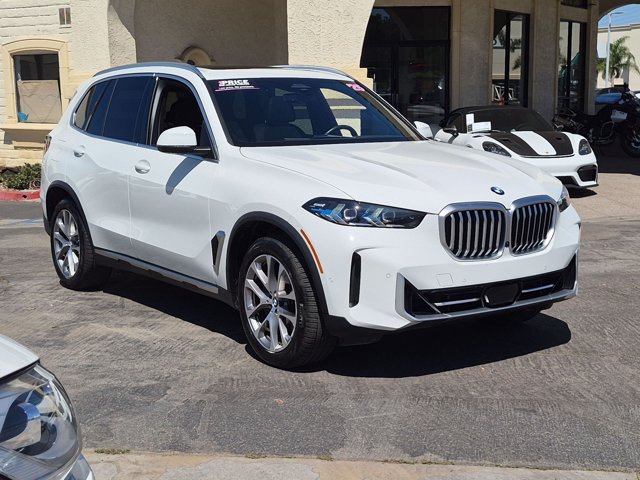 Used 2025 BMW X5 xDrive40i w/ Premium Package AWD/4WD image 3