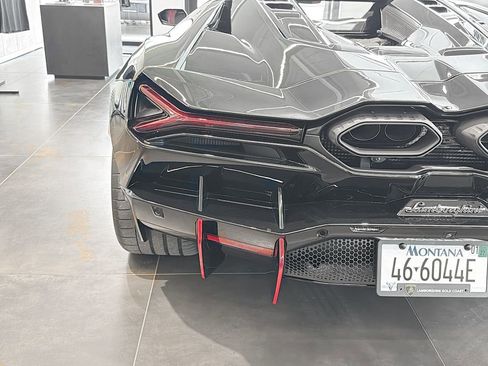 Used 2024 Lamborghini Revuelto image 12