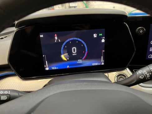 Used 2024 Chevrolet Trax LT w/ Driver Confidence Package FWD image 14
