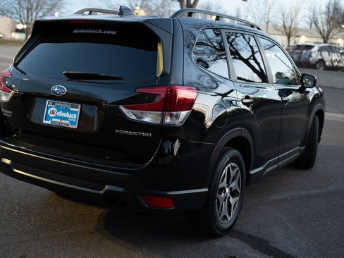Used 2023 Subaru Forester Premium image 6