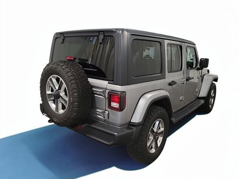 Used 2018 Jeep Wrangler Unlimited Sahara w/ Cold Weather Group AWD/4WD image 6