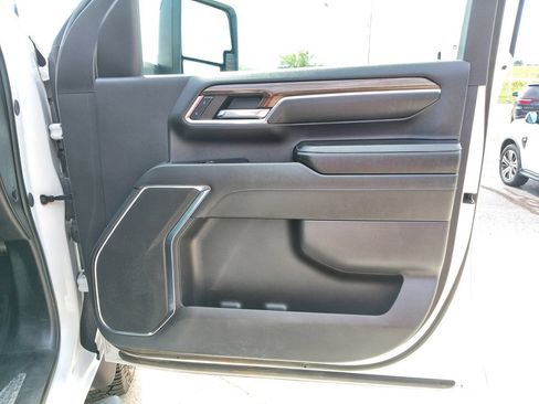 Used 2024 Chevrolet Silverado 2500 LT AWD/4WD image 22