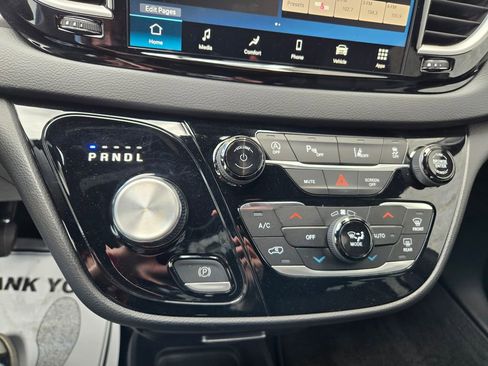 Used 2026 Chrysler Pacifica Select FWD image 27