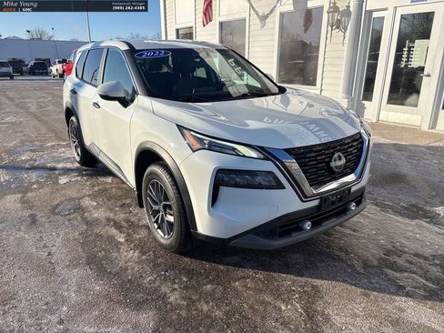 Used 2022 Nissan Rogue S image 3
