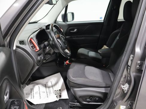 Used 2017 Jeep Renegade Trailhawk w/ Popular Equipment Group AWD/4WD image 10