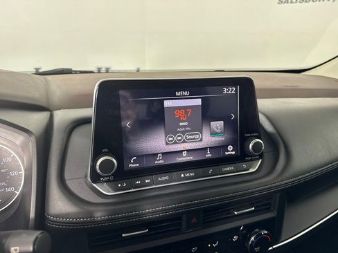 Used 2023 Nissan Rogue S image 16