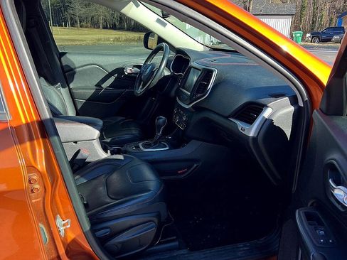 Used 2015 Jeep Cherokee Trailhawk w/ Comfort/Convenience Group image 30