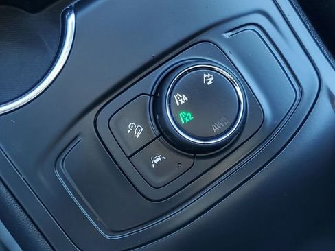 Used 2024 GMC Terrain SLE image 25