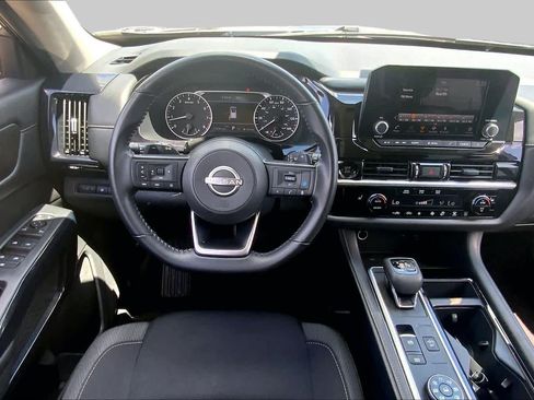 Used 2025 Nissan Pathfinder SV AWD/4WD image 6