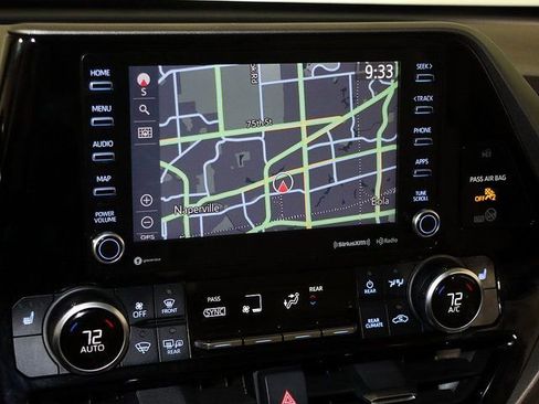 Used 2020 Toyota Highlander XLE image 19