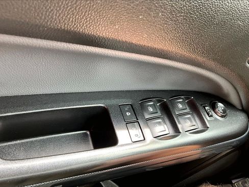 Used 2016 Chevrolet Colorado Z71 AWD/4WD image 32