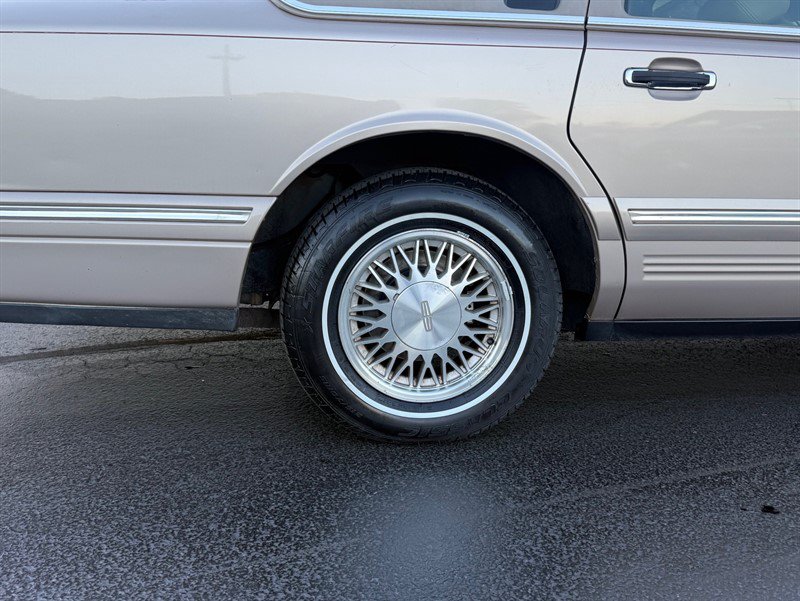Used 1997 Lincoln Town Car Signature RWD image 31