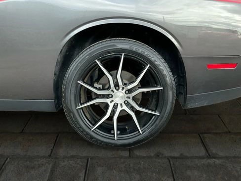 Used 2017 Dodge Challenger GT w/ Driver Convenience Group image 13