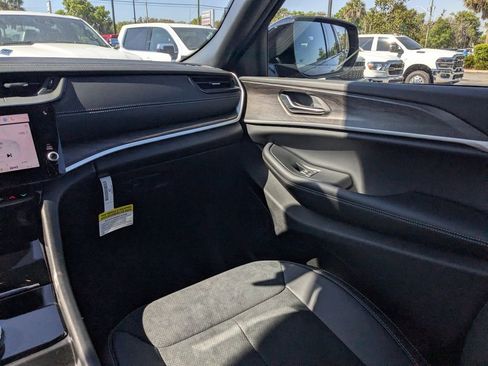 New 2026 Jeep Grand Cherokee Altitude image 18